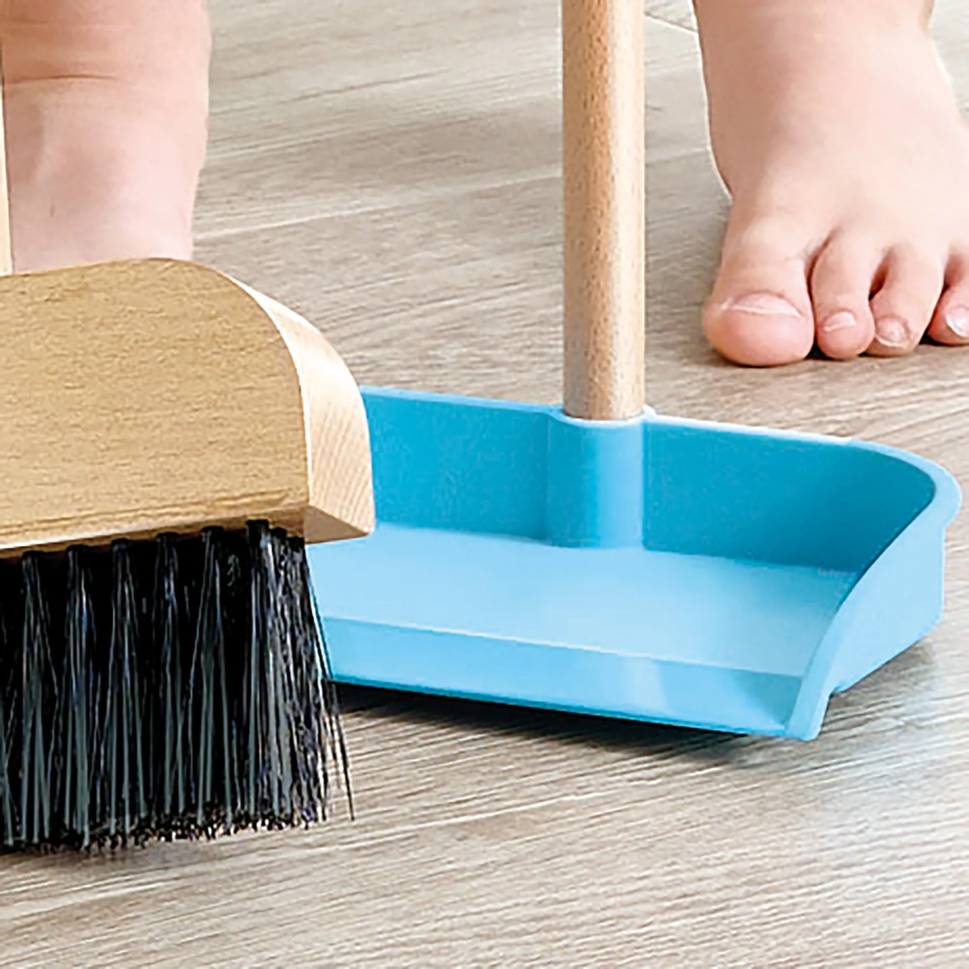 Hape Broom & Swiffer Cleaning  Stand