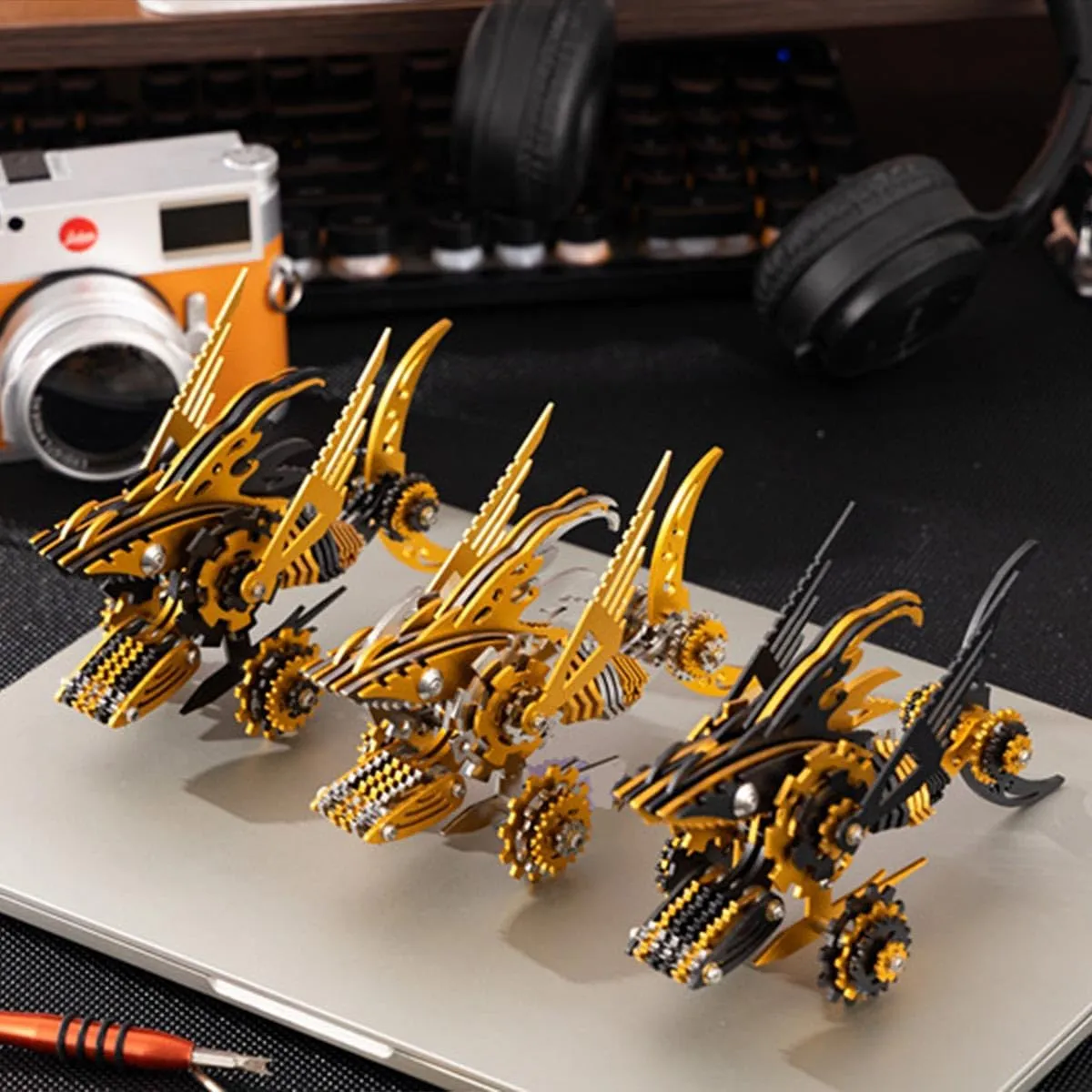 Model Kit, Bookshelf Desk Decor sled porcelain systematically alert Mechanical Sawtooth Shark Model, 3D Metal Puzzle for Adult, 211Pcs DIY Assemble 