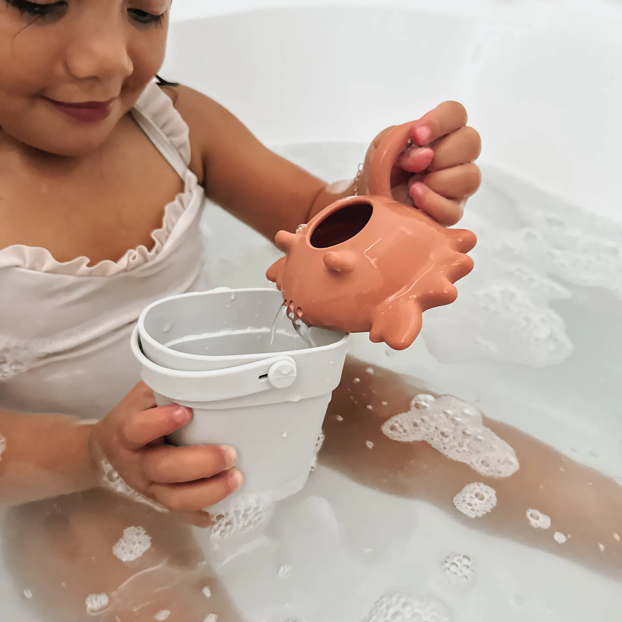 noüka Scoop & Sprinkle Water Animals - Splash (Min. of 2 PK, Multiples of 2 PK)