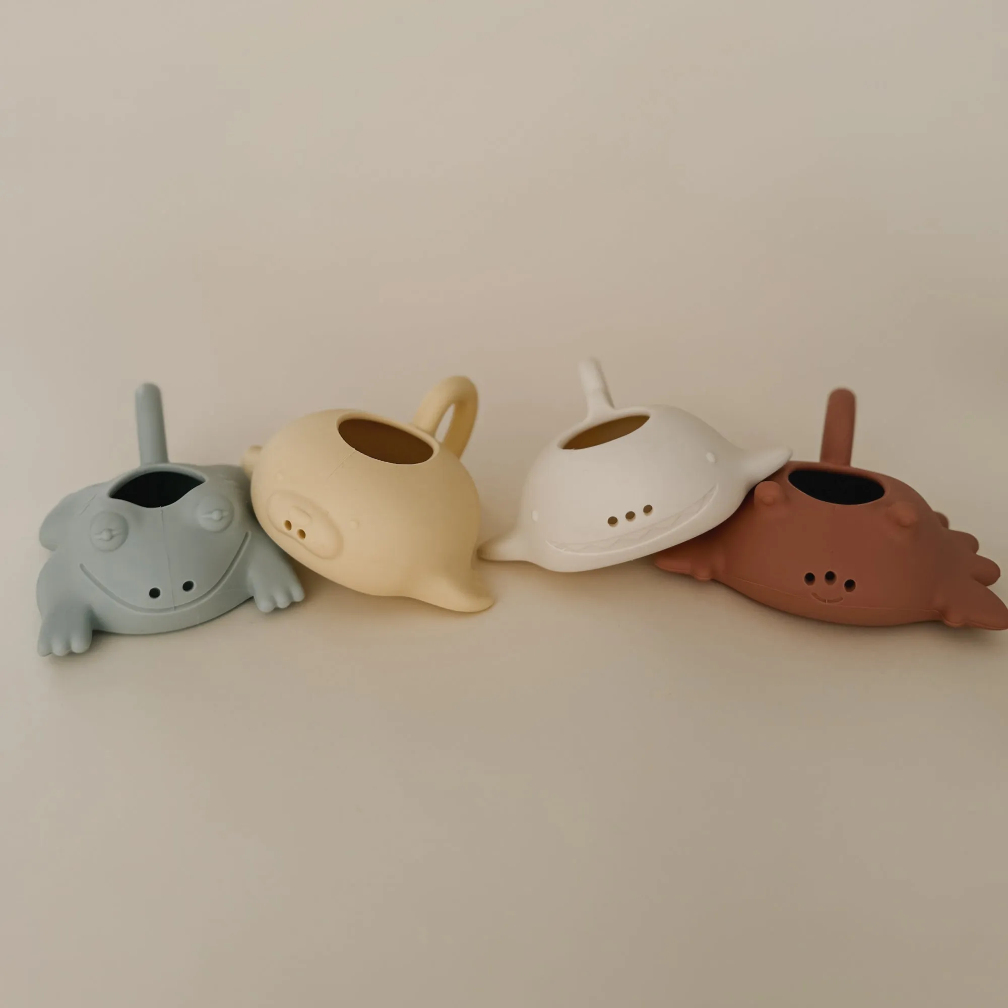 noüka Scoop & Sprinkle Water Animals - Splash (Min. of 2 PK, Multiples of 2 PK)