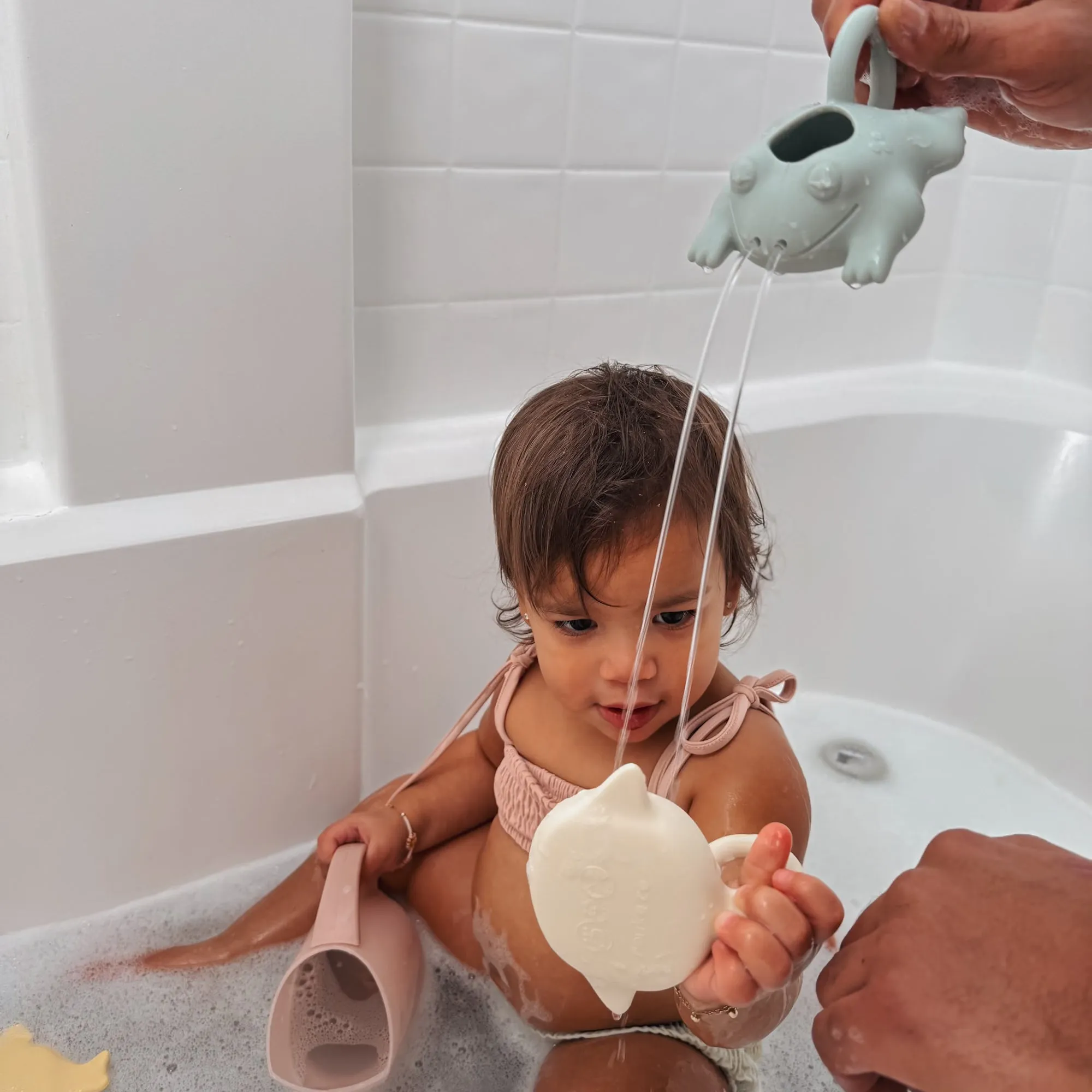 noüka Scoop & Sprinkle Water Animals - Splash (Min. of 2 PK, Multiples of 2 PK)