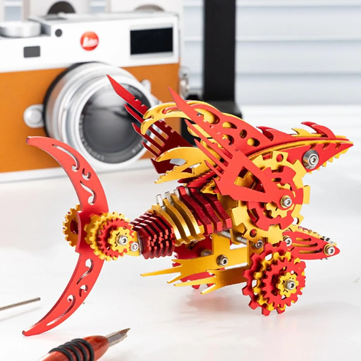 Shark Puzzle, DIY Marine Creature Model for Adults, Collectors Display MakerTopia 3D Metal Sawtooth Shark Model Kit, 211 Piece eradicate Mechanical Metal 