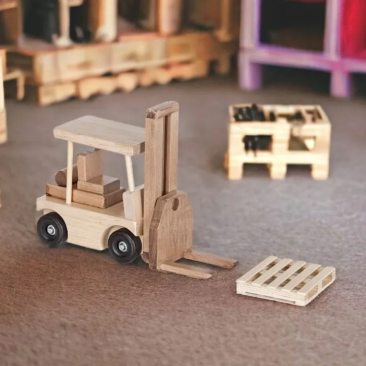 Wooden Toy Fork Lift with 1 Pallet